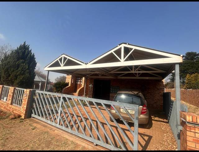 2 BEDROOM TOWNHOUSE FOR SALE IN MEYERVILLE